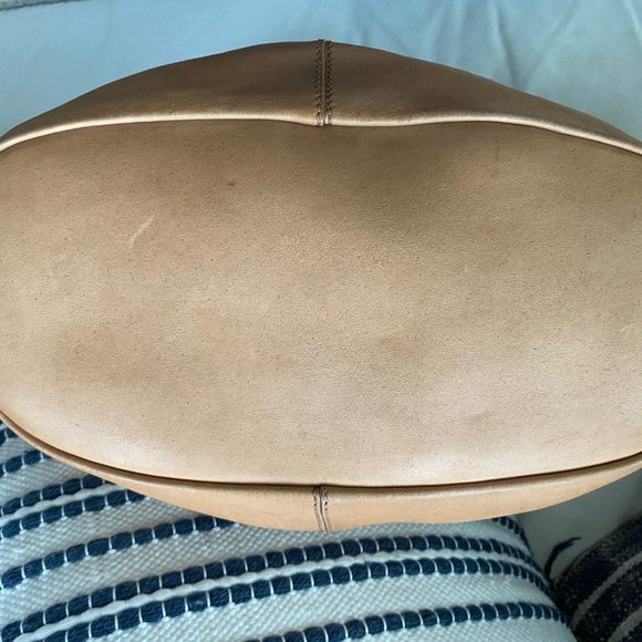 Authentic Givenchy Lambskin Nightingale - Picture 4 of 10